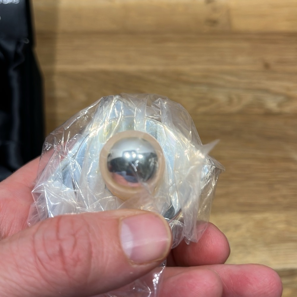 NEW Neiman Marcus 2002 Silver Tone Pyramid Bottle Stopper in Black Velvet Box - Picture 7 of 16